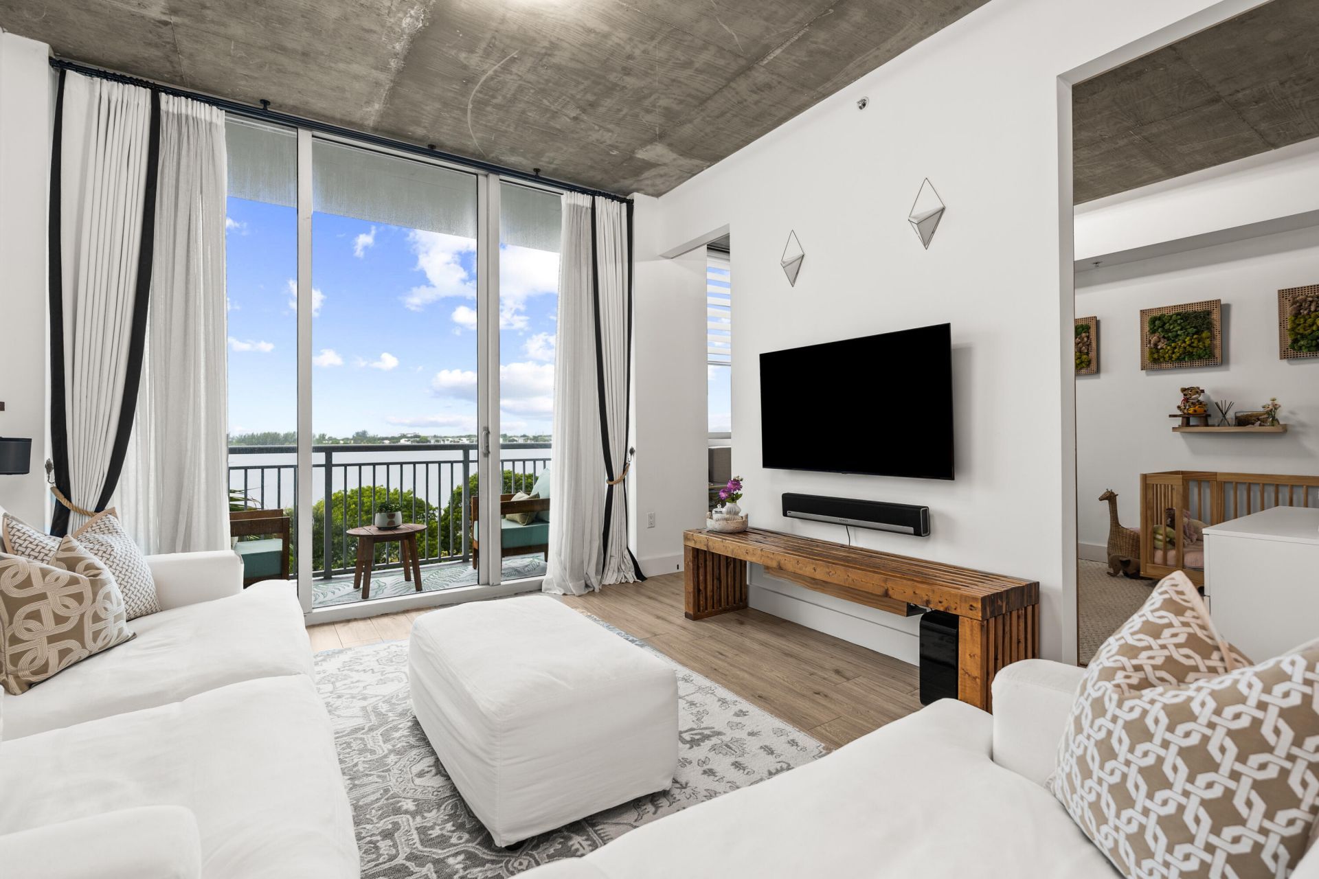 300 S Australian Avenue, Unit 425, West Palm Beach, FL 33401 Photo