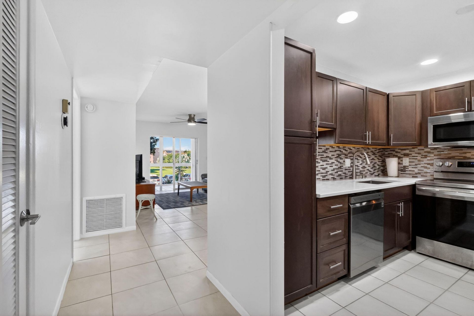 2615 NE 1st Court, Unit 201, Boynton Beach, FL 33435 Photo