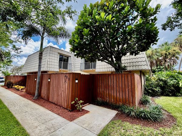 1700 Embassy Drive, Unit 403, West Palm Beach, FL 33401