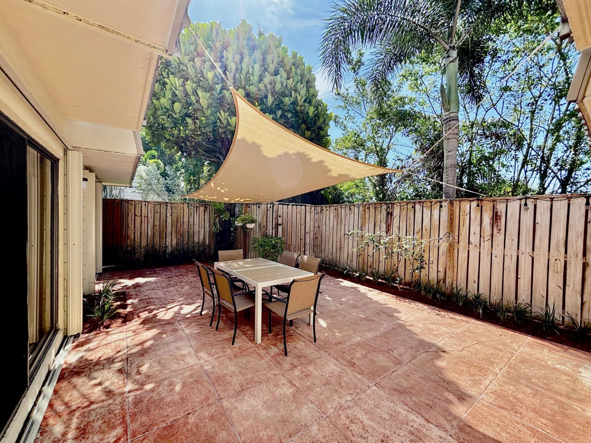 1700 Embassy Drive, Unit 403, West Palm Beach, FL 33401 Photo