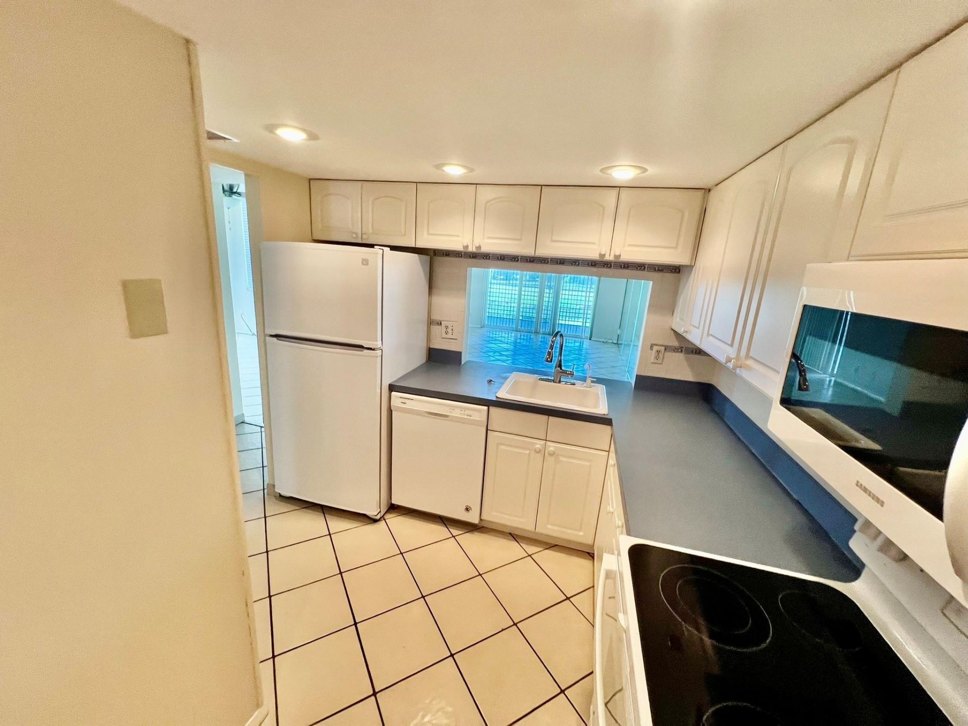 9450 Poinciana Place, Unit 416, Davie, FL 33324 Photo