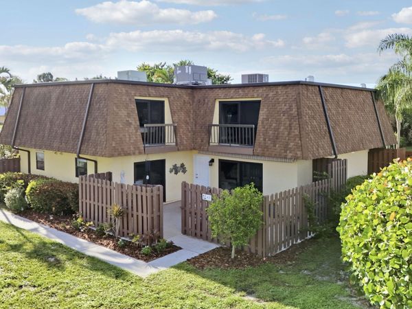 110 N DELAWARE Boulevard, Unit 8B, Jupiter, FL 33458