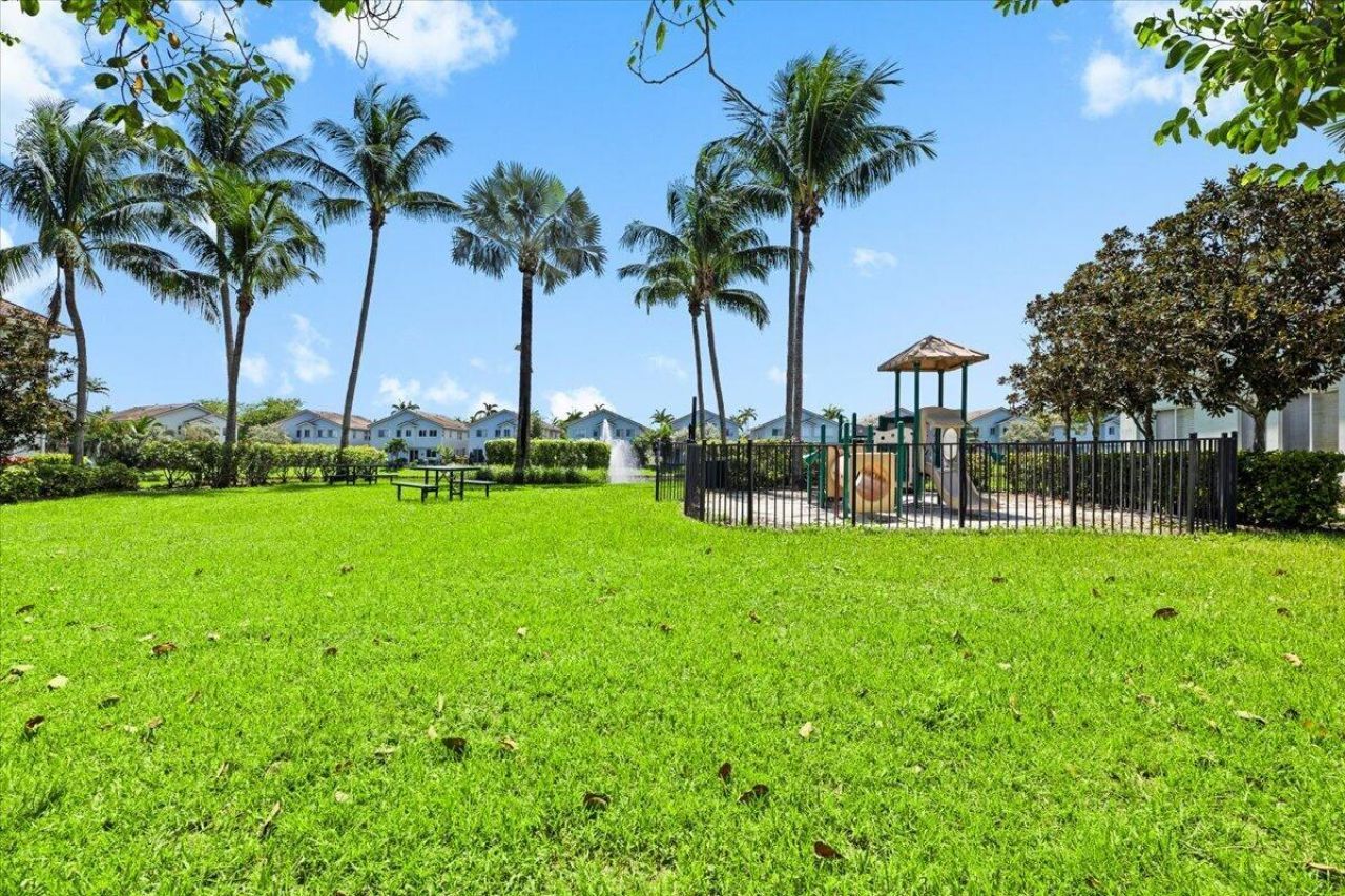 3175 Laurel Ridge Circle, Riviera Beach, FL 33404 Photo