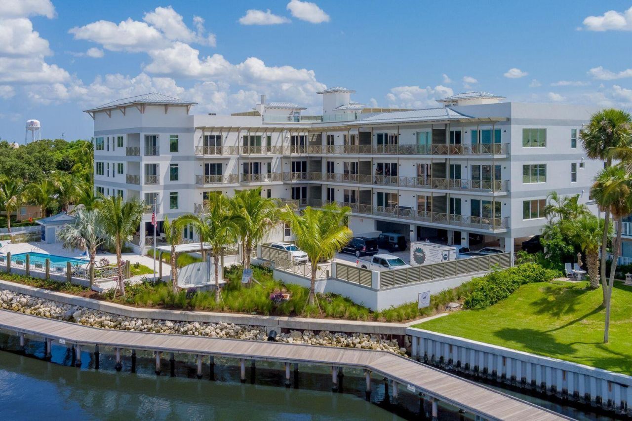 41 SW Seminole Street, Unit 410, Stuart, FL 34994 Photo