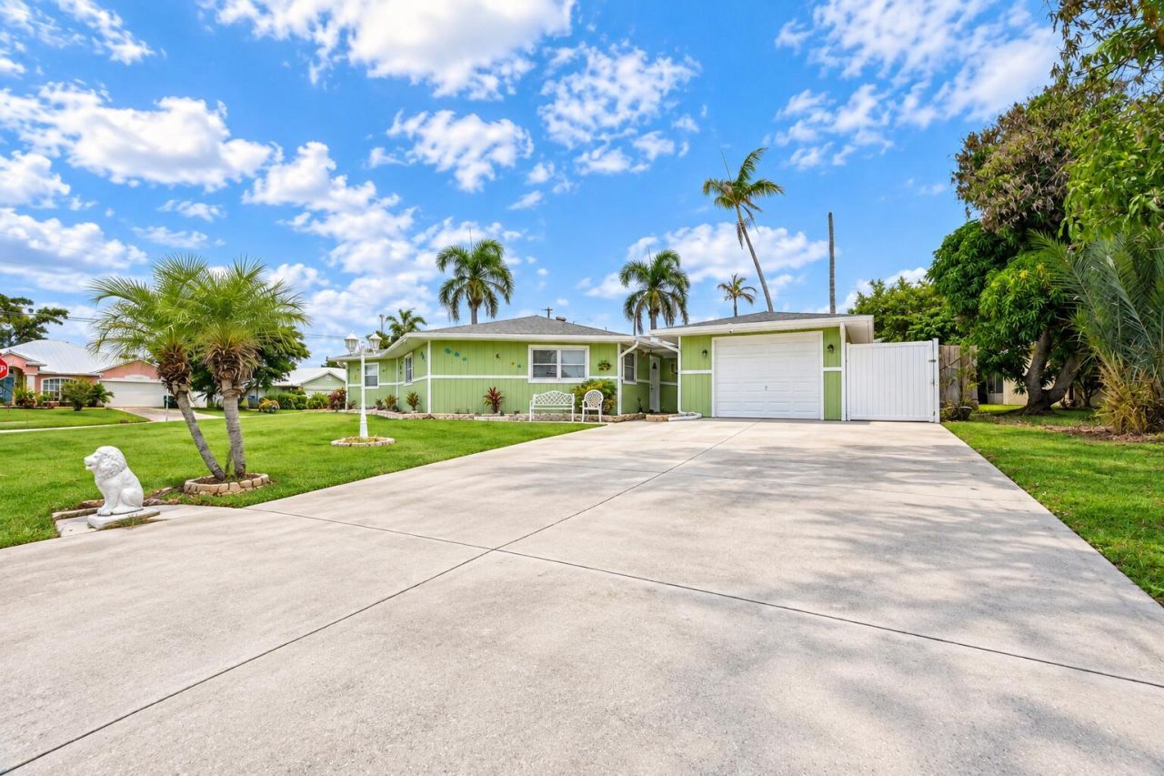 1525 SE Holiday Road, Port Saint Lucie, FL 34952 Photo