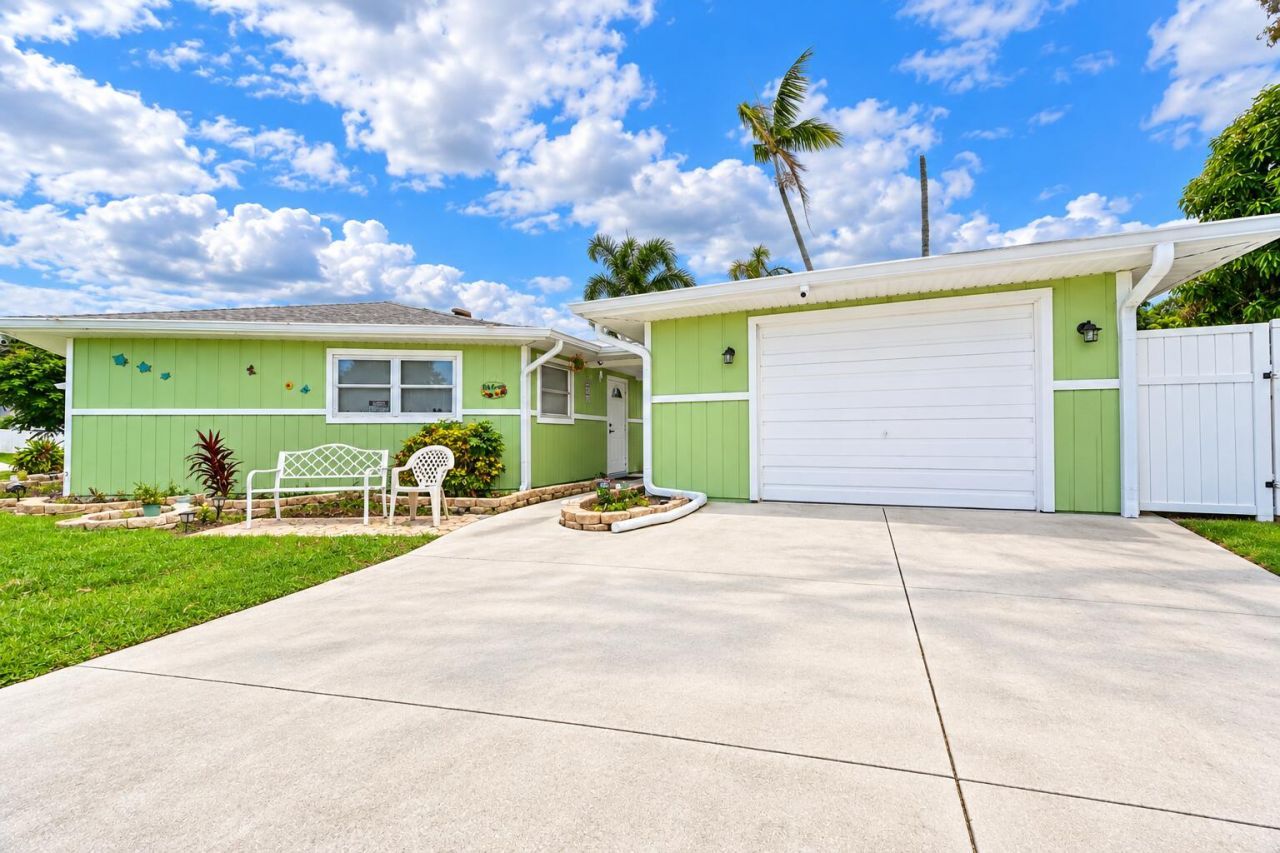 1525 SE Holiday Road, Port Saint Lucie, FL 34952 Photo