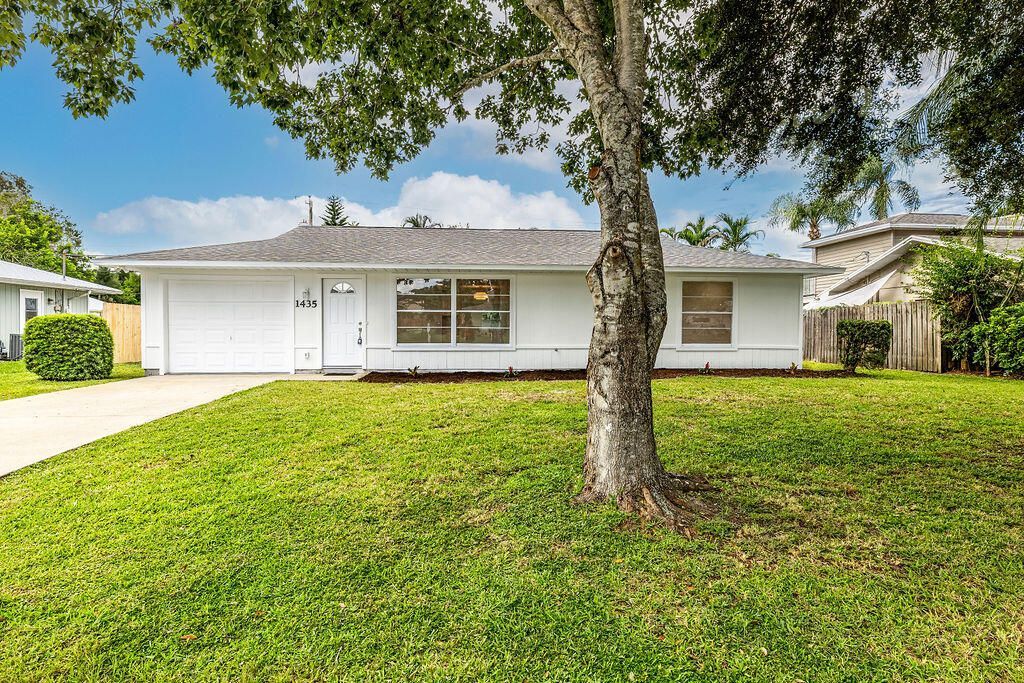 1435 30th Avenue, Vero Beach, FL 32960 Main Photo