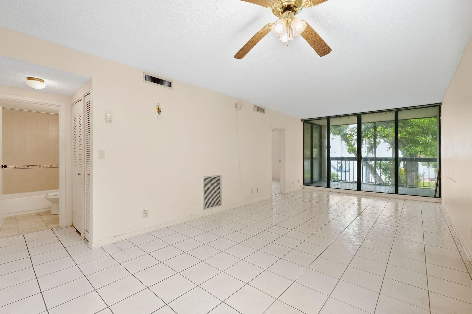 8425 Forest Hills Drive, Unit 205, Coral Springs, FL 33065 Photo