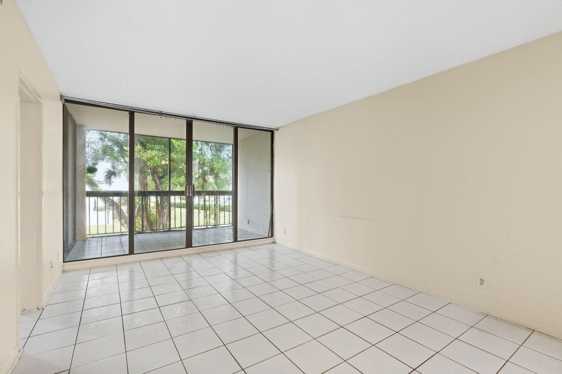 8425 Forest Hills Drive, Unit 205, Coral Springs, FL 33065 Photo