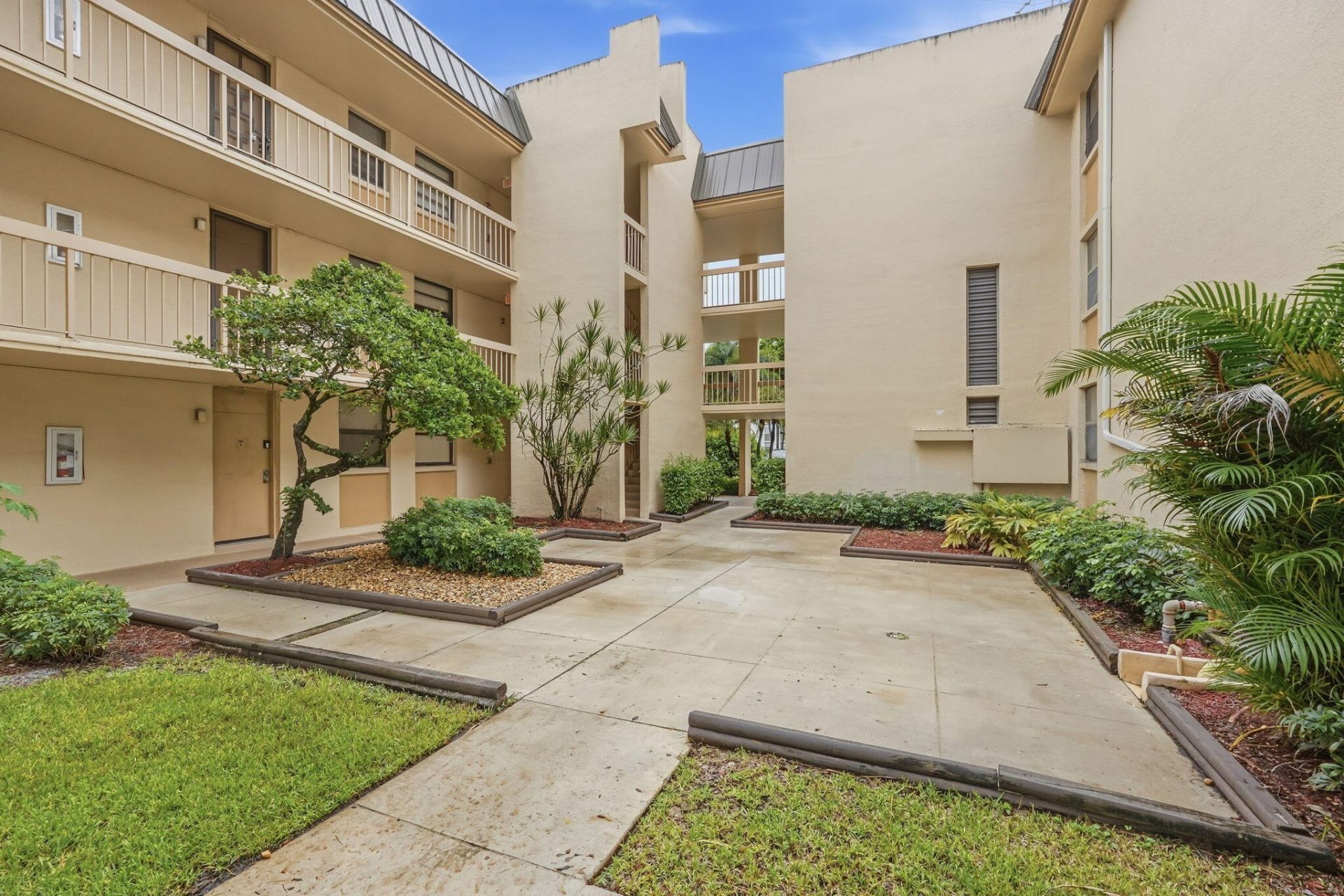 8425 Forest Hills Drive, Unit 205, Coral Springs, FL 33065 Photo