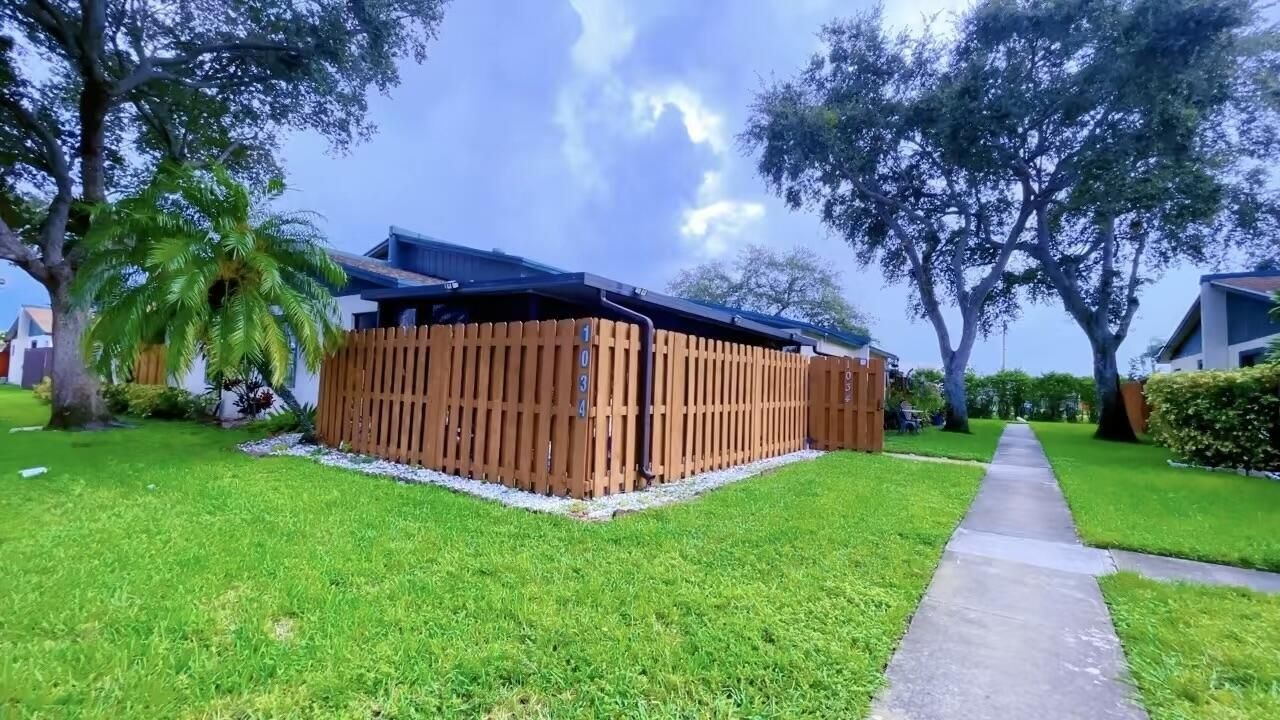 1034 Manor Drive, Palm Springs, FL 33461 Photo