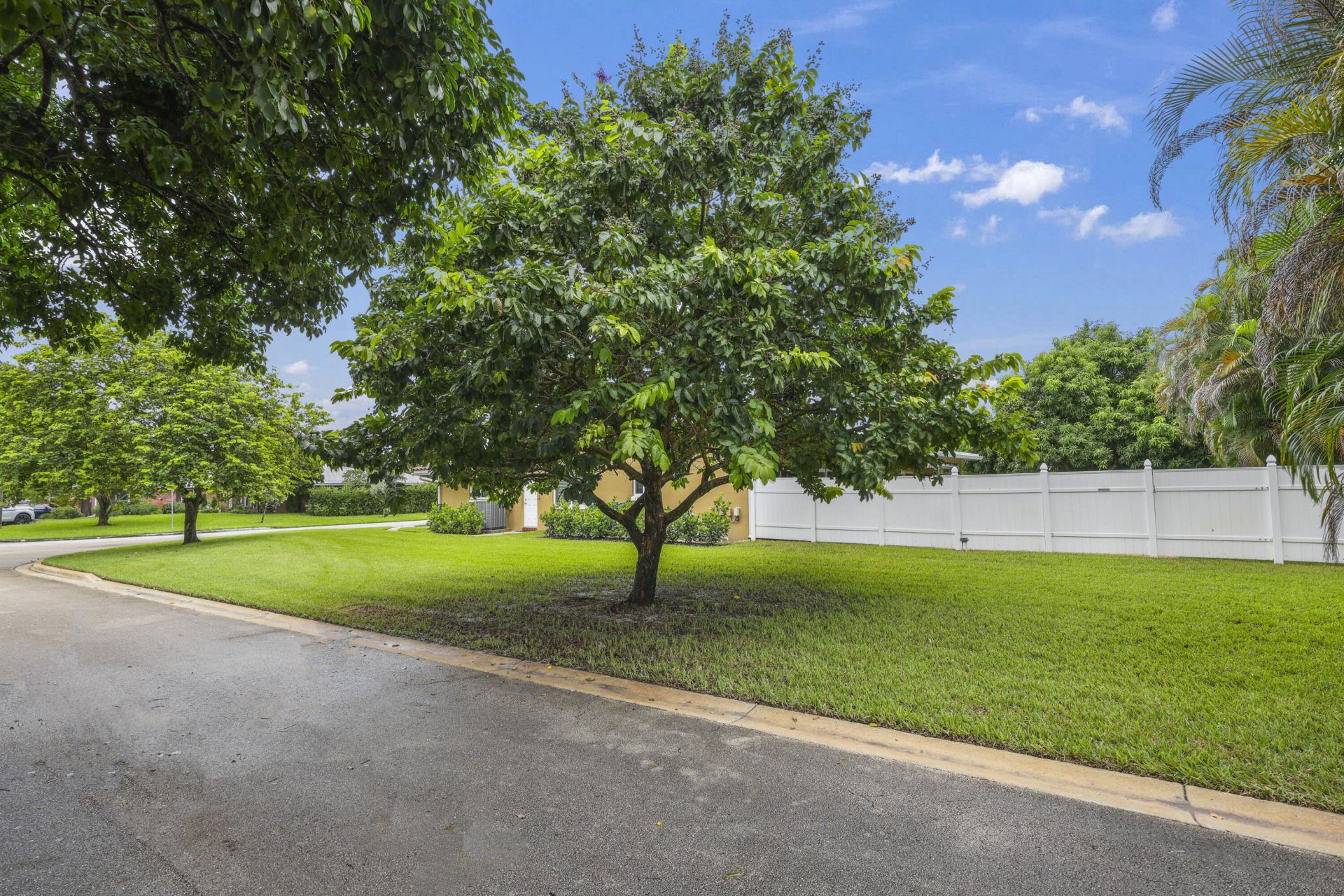992 NW 83rd Drive, Coral Springs, FL 33071 Photo