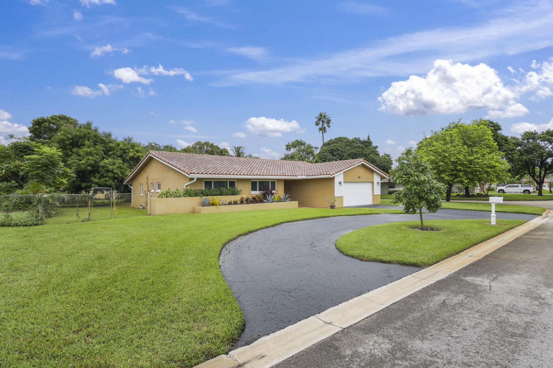 992 NW 83rd Drive, Coral Springs, FL 33071 Photo