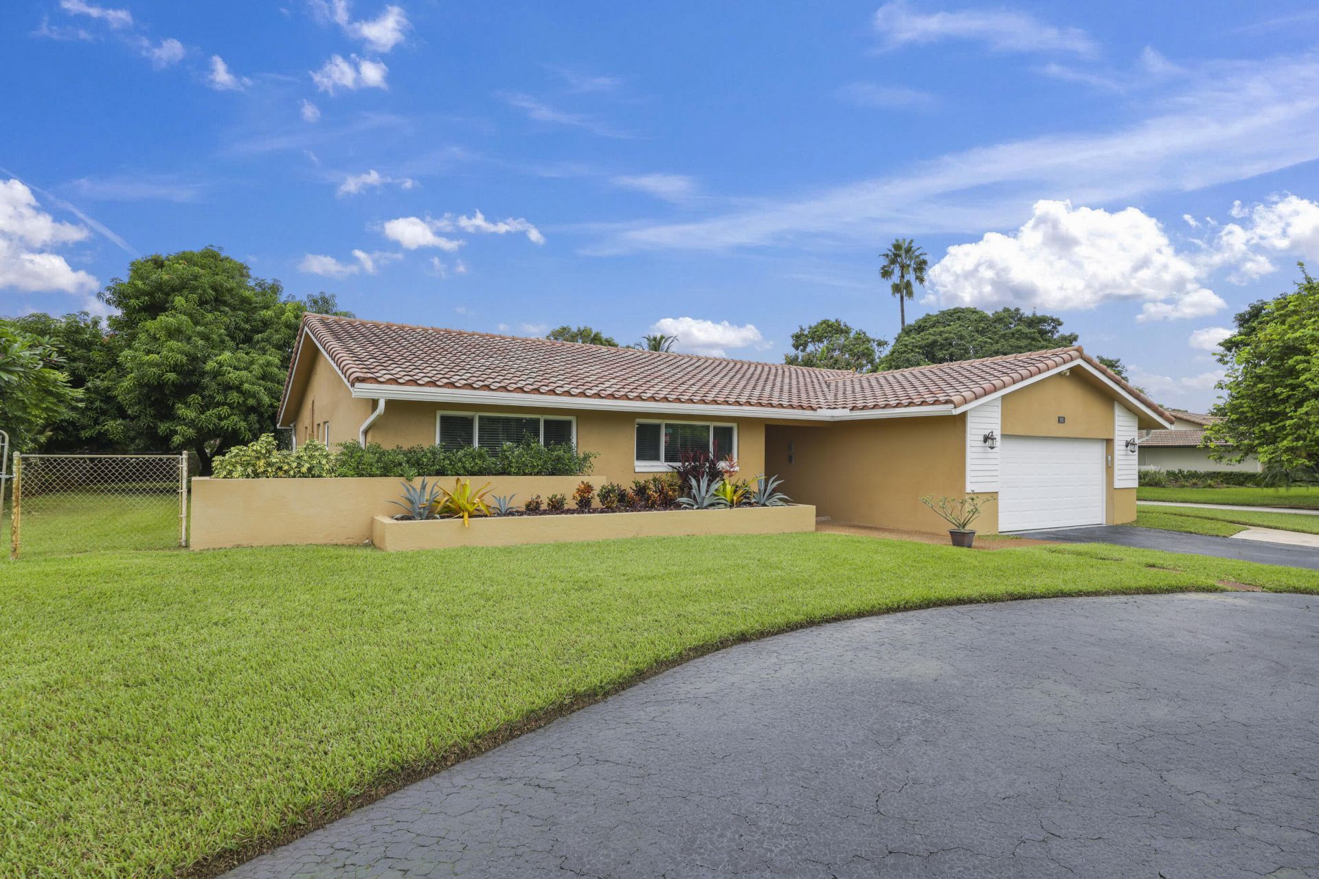 992 NW 83rd Drive, Coral Springs, FL 33071 Photo