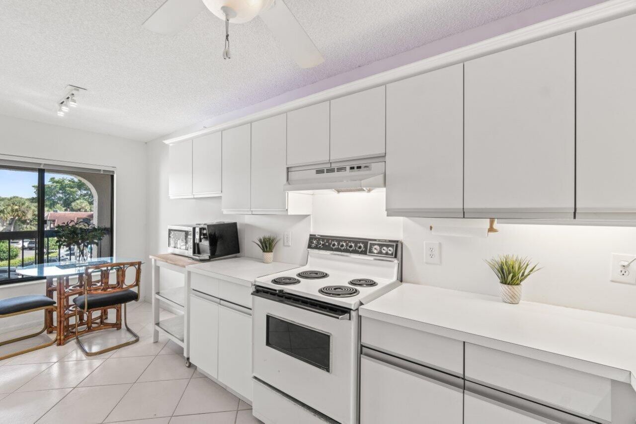 5380 Cedar Lake Drive, Unit 303, Boynton Beach, FL 33437 Photo