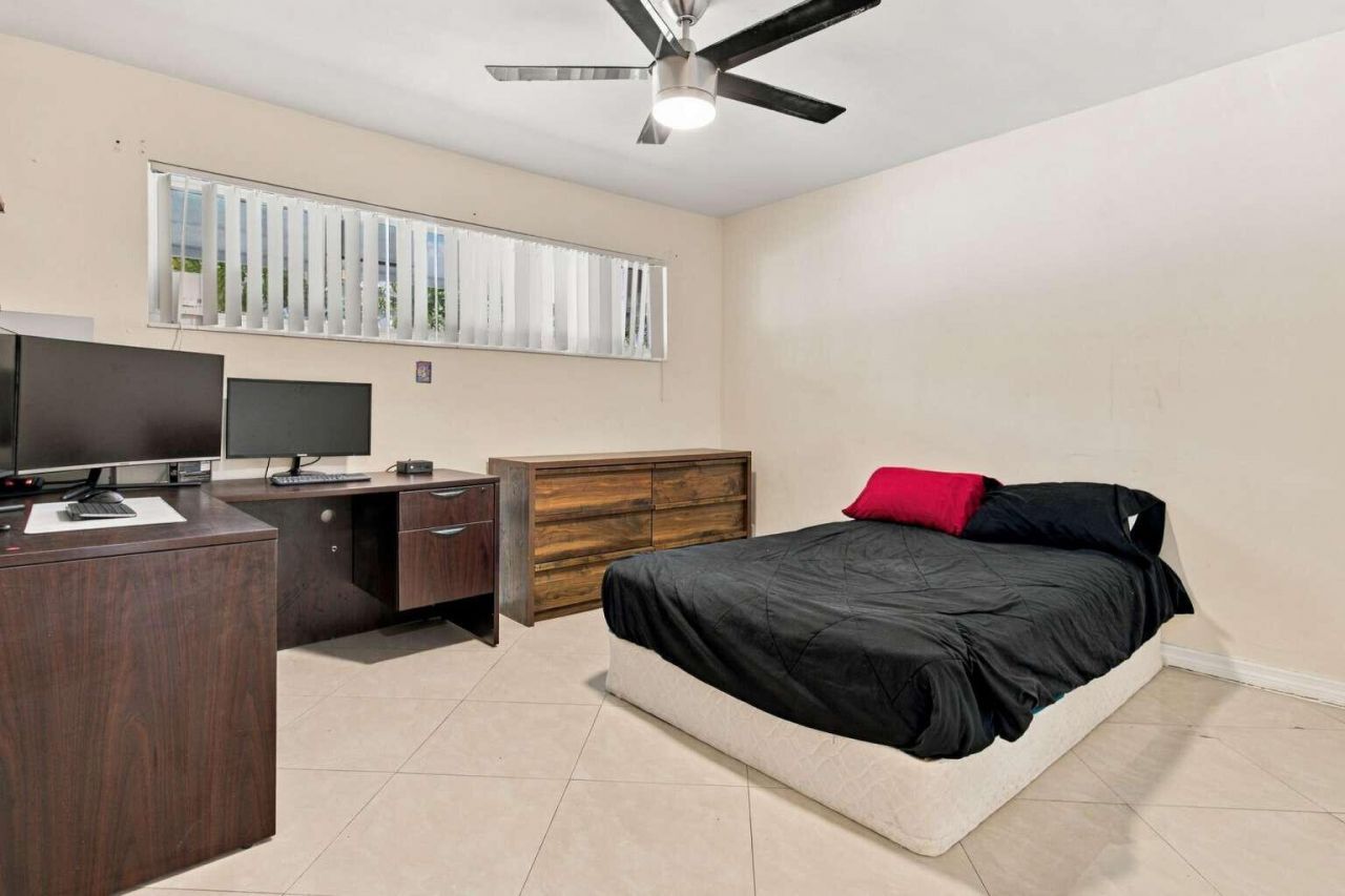 7640 Sunset Strip, Sunrise, FL 33322 Photo