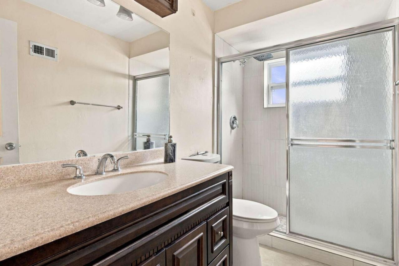 7640 Sunset Strip, Sunrise, FL 33322 Photo