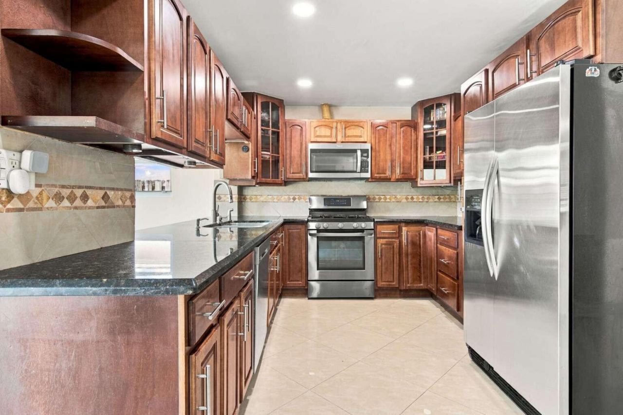7640 Sunset Strip, Sunrise, FL 33322 Photo