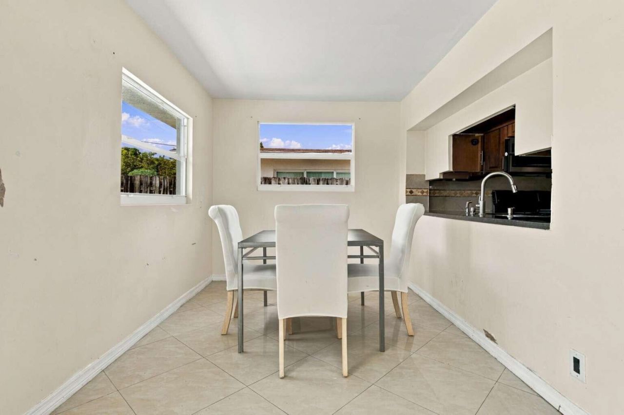 7640 Sunset Strip, Sunrise, FL 33322 Photo