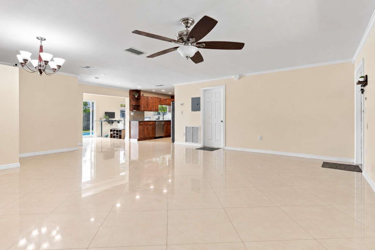 7640 Sunset Strip, Sunrise, FL 33322 Photo