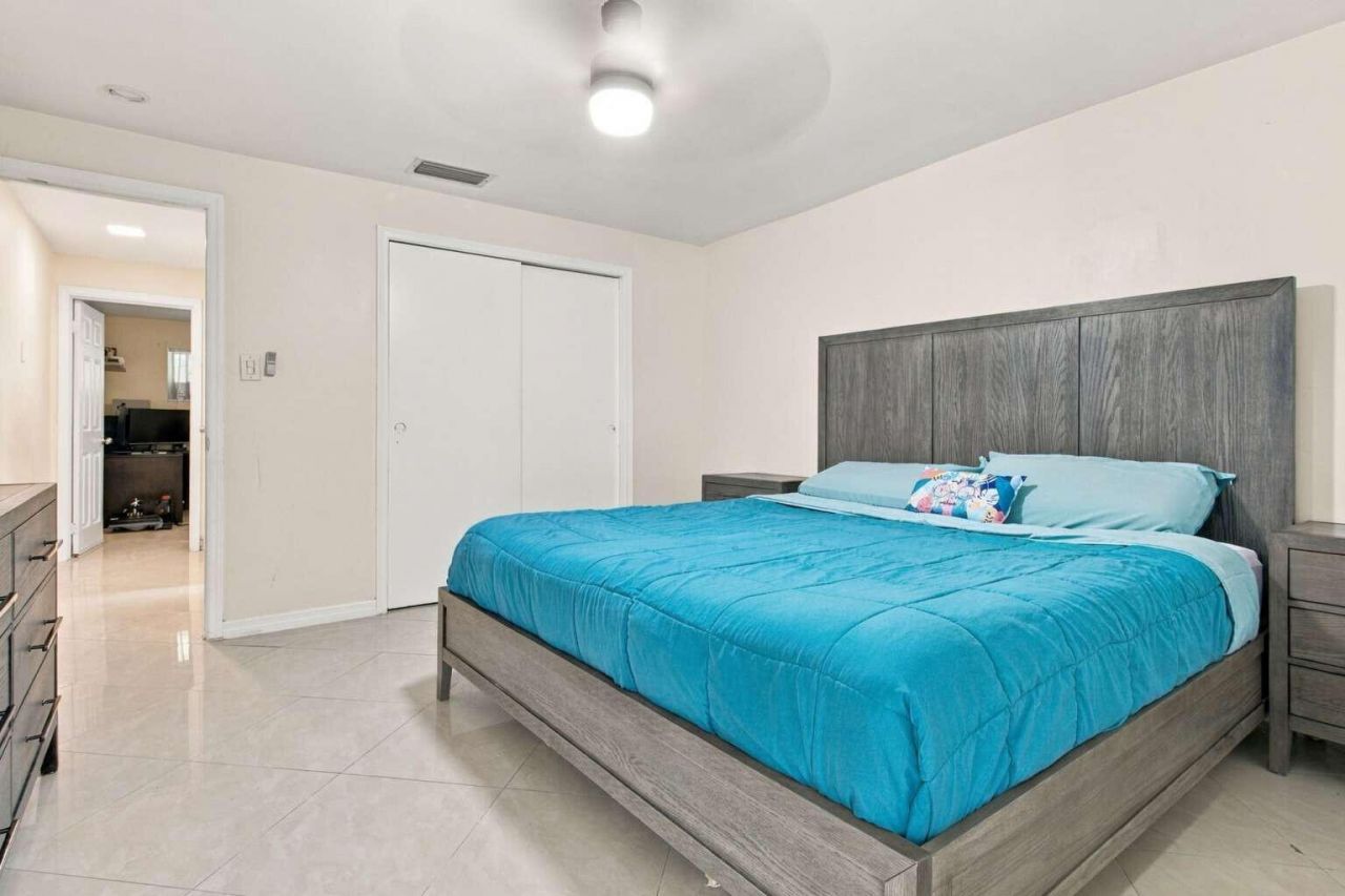 7640 Sunset Strip, Sunrise, FL 33322 Photo
