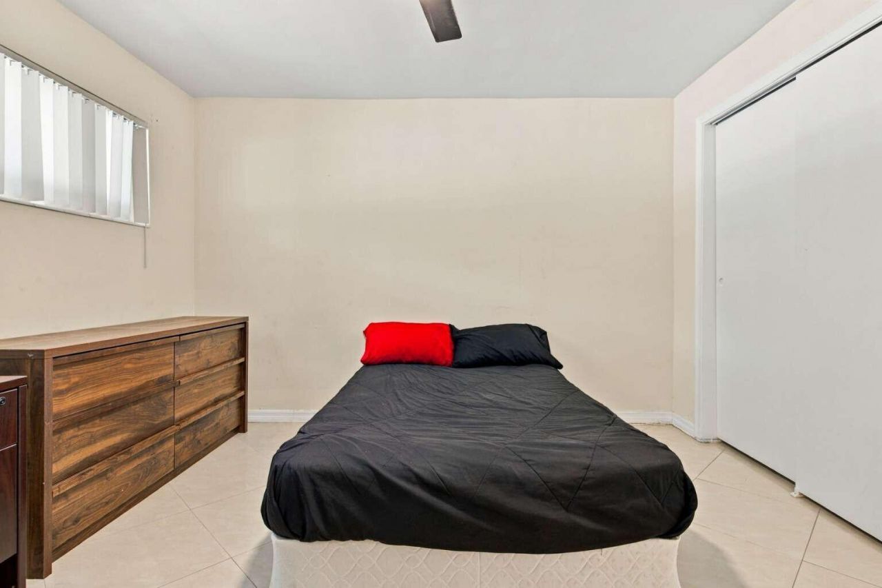 7640 Sunset Strip, Sunrise, FL 33322 Photo