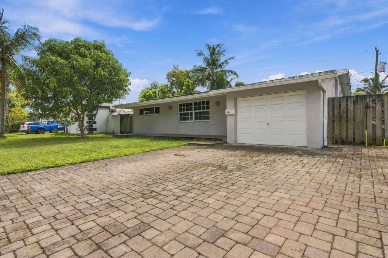 7640 Sunset Strip, Sunrise, FL 33322 Photo