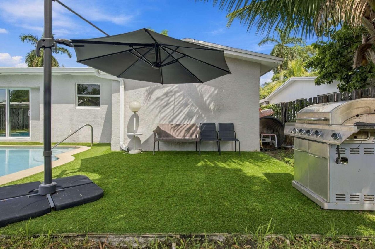 7640 Sunset Strip, Sunrise, FL 33322 Photo