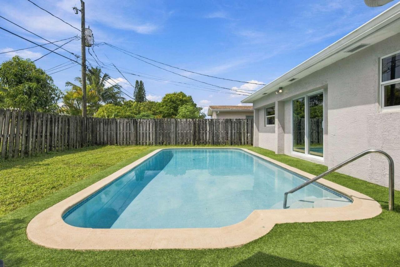 7640 Sunset Strip, Sunrise, FL 33322 Photo