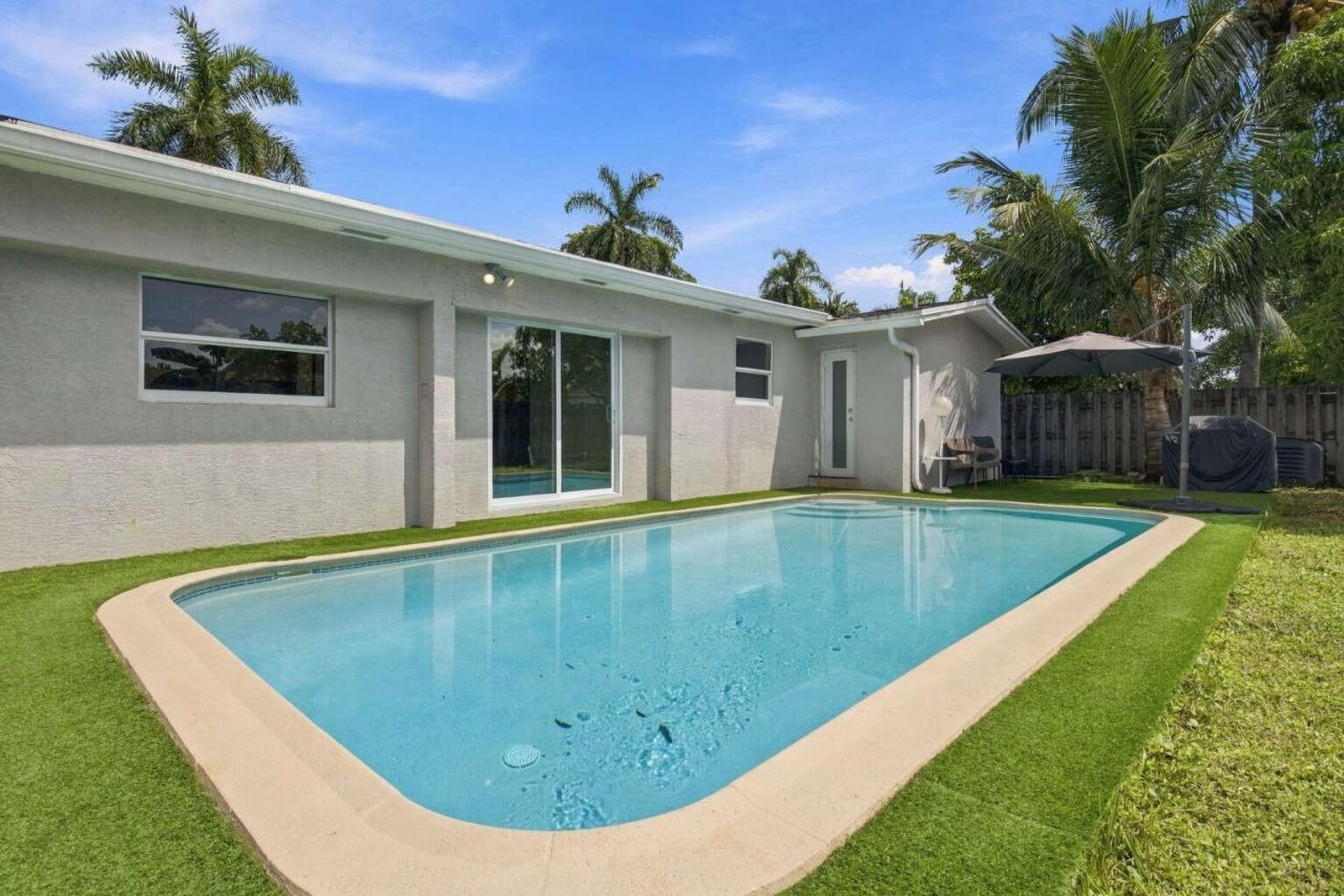 7640 Sunset Strip, Sunrise, FL 33322 Photo