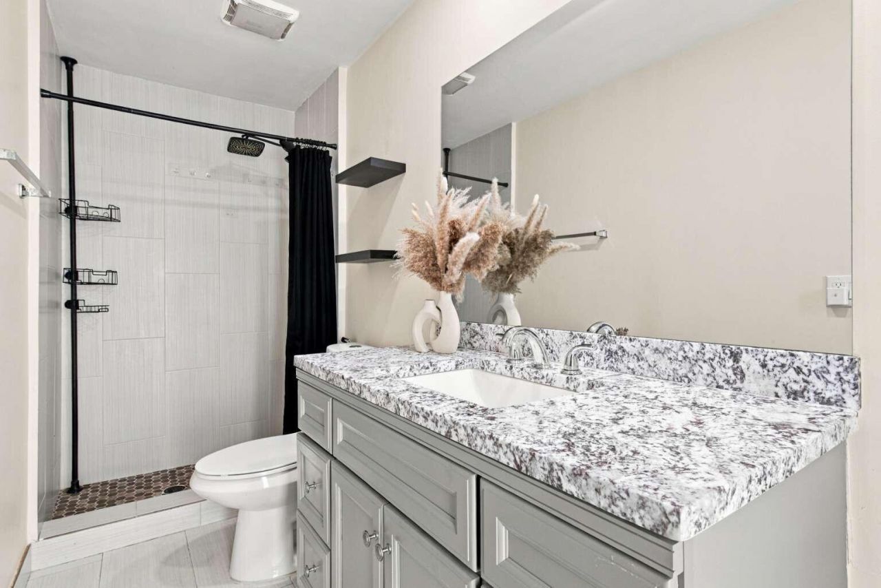 7640 Sunset Strip, Sunrise, FL 33322 Photo