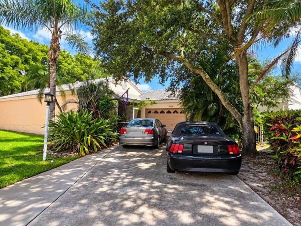 9538 NW 8th Circle, Plantation, FL 33324