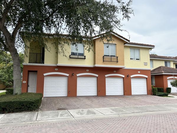 47 SE SEDONA Circle, Unit 202, Stuart, FL 34994
