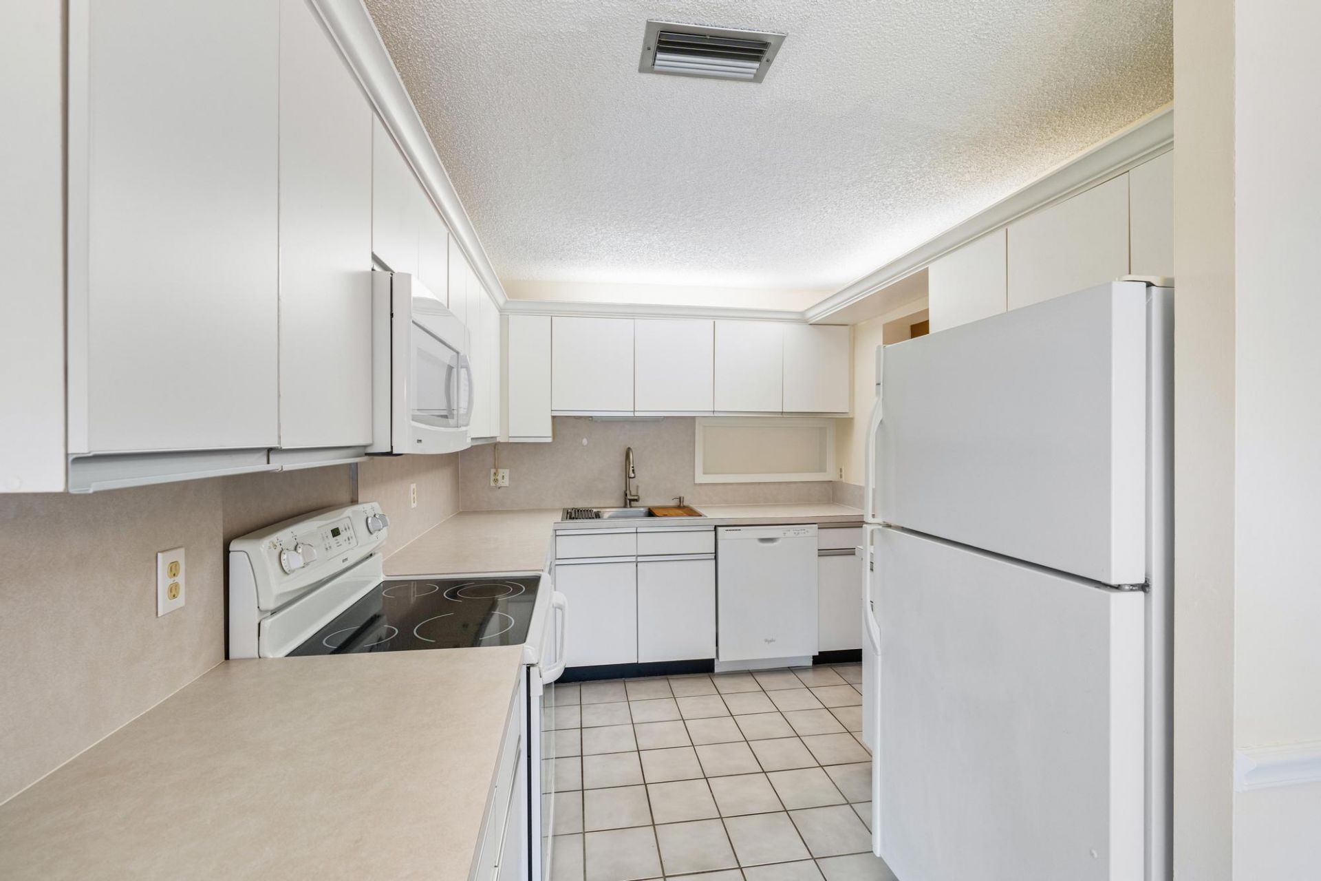 10101 Mangrove Drive, Unit 201, Boynton Beach, FL 33437 Photo