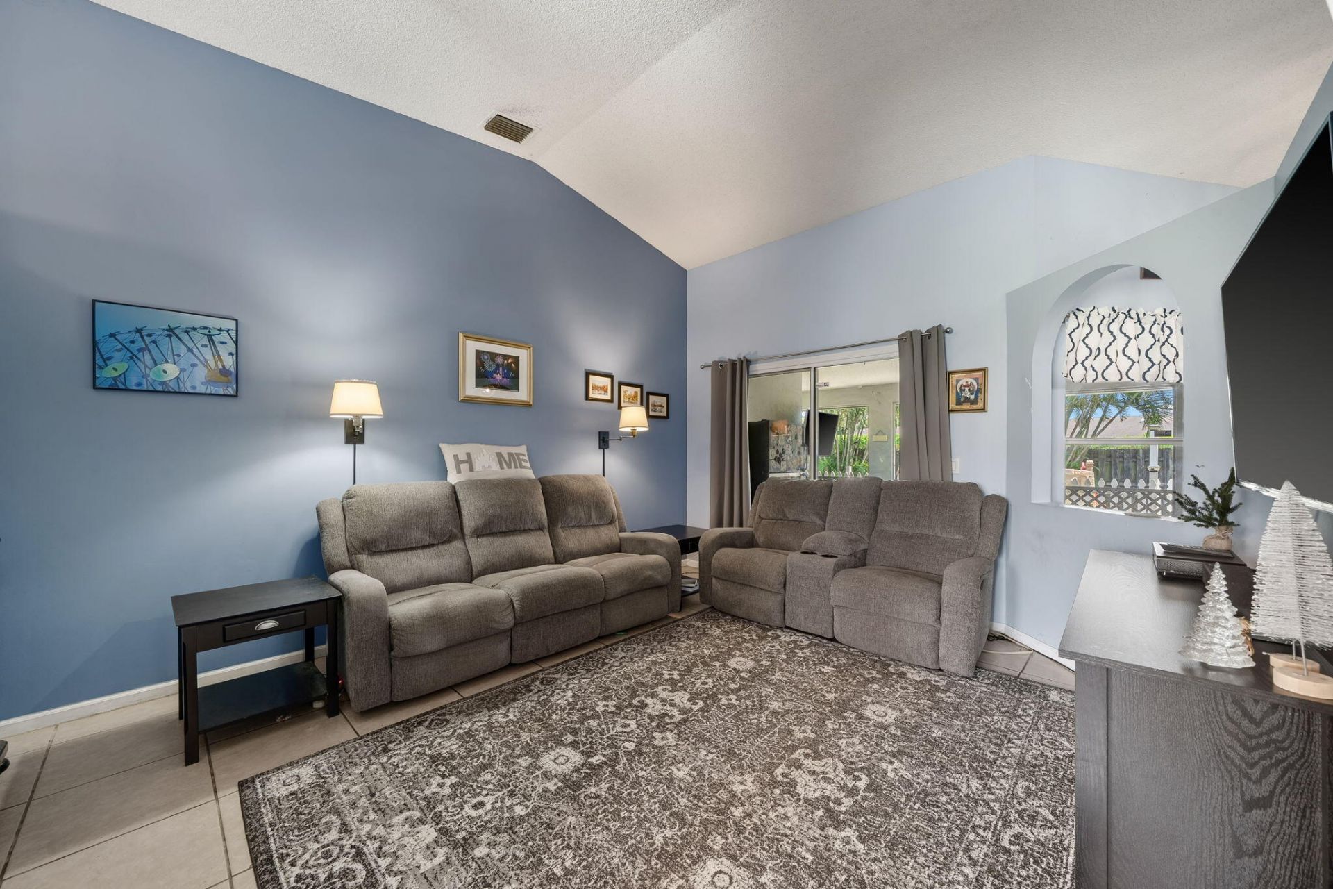 117 Hemingway Court, Royal Palm Beach, FL 33411 Photo
