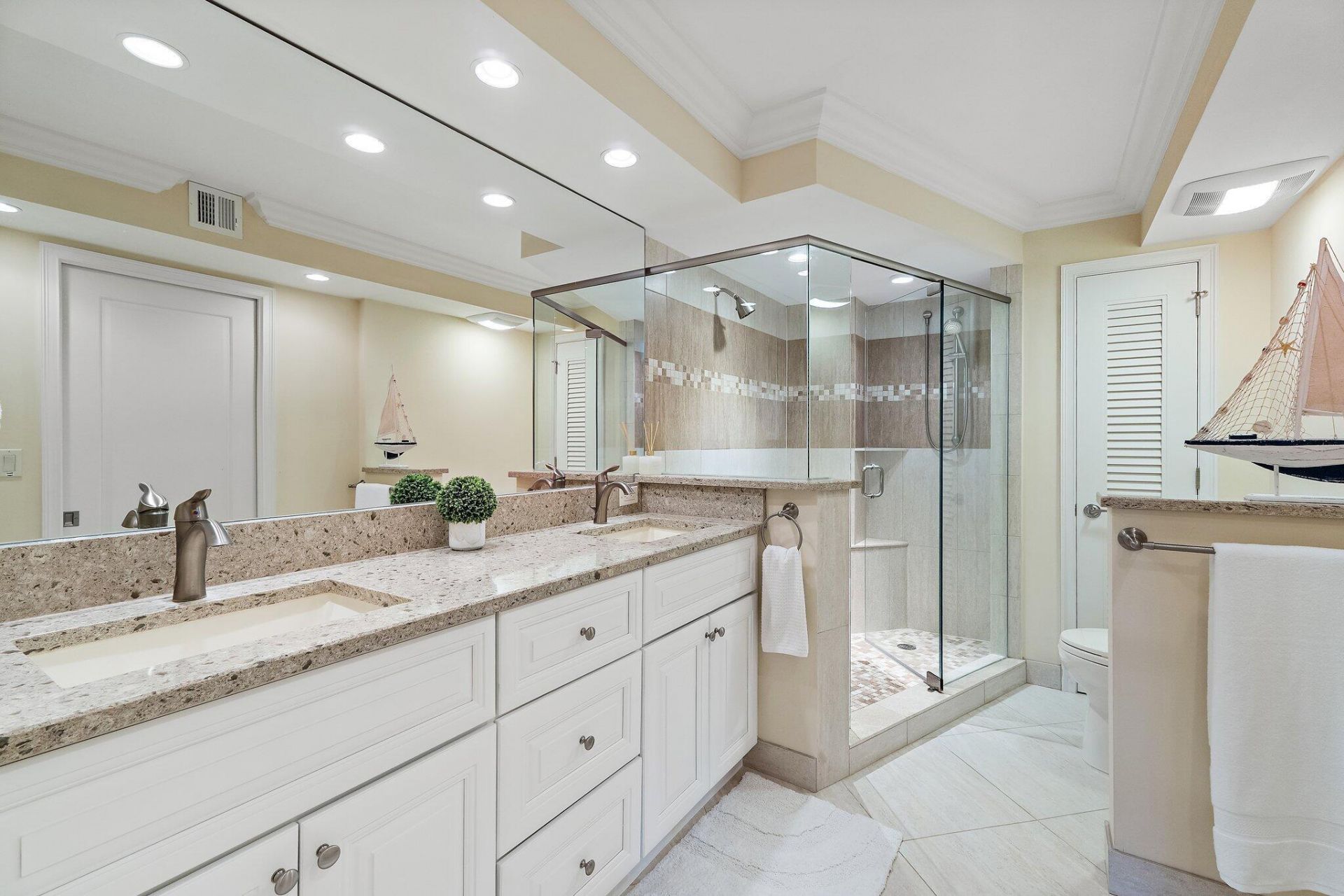 911 Ocean Drive, Unit 506, Juno Beach, FL 33408 Photo