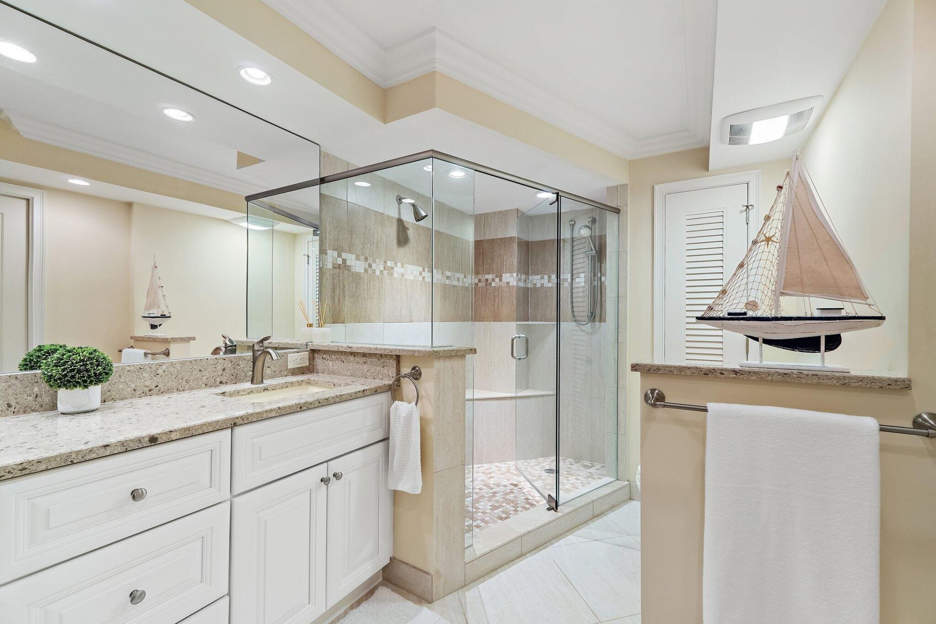 911 Ocean Drive, Unit 506, Juno Beach, FL 33408 Photo