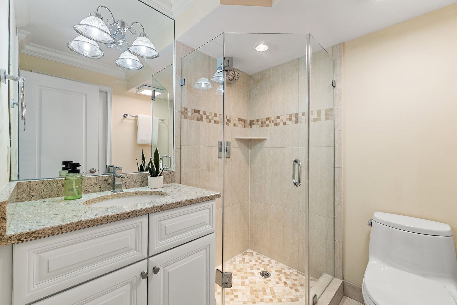 911 Ocean Drive, Unit 506, Juno Beach, FL 33408 Photo
