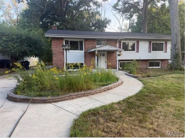 12264 Belwyn Drive , Maryland Heights, MO 63146