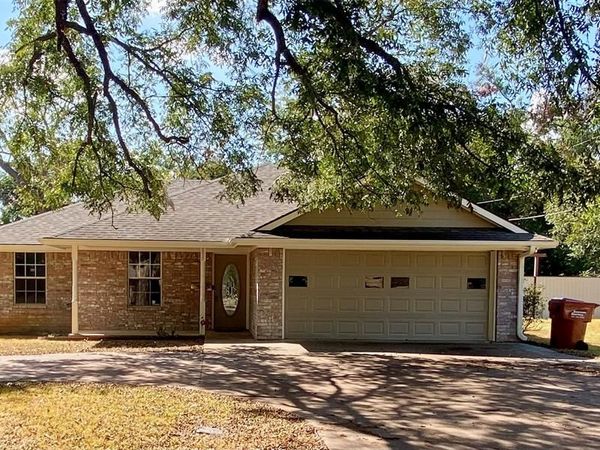 805 Lynn Street, Bonham, TX 75418