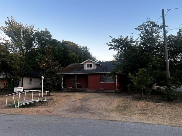 200 E Indiana Avenue , Midlothian, TX 76065