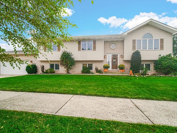 1509 Mockingbird Drive, Schererville, IN 46307