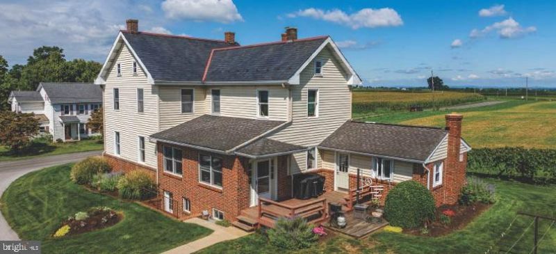 264 PARADISE LANE , RONKS, PA 17572