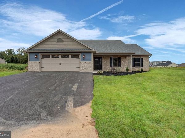 1434 TREELINE DRIVE, CHAMBERSBURG, PA 17202