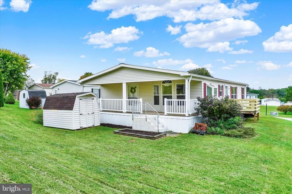 132 GATESHEAD DRIVE, STEWARTSTOWN, PA 17363