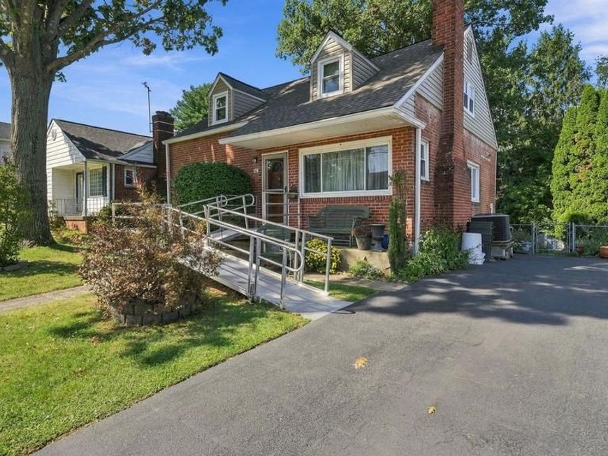 66 Barren Road, Newtown Square, PA 19073 Main Photo