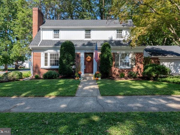 320 W END AVENUE, MANHEIM, PA 17545