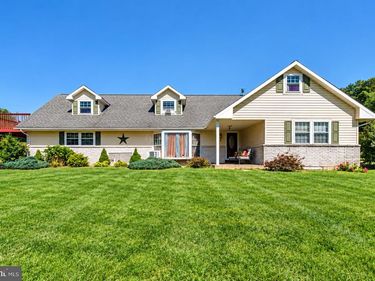 2415 STAGECOACH ROAD W, PALMERTON, PA 18071