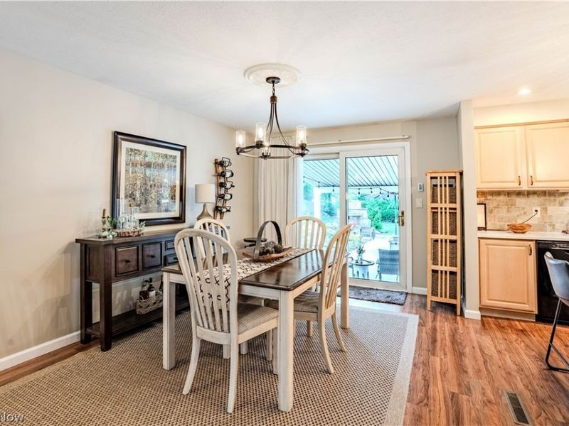 20566 Village Green Drive, Strongsville, OH 44149 Photo 12
