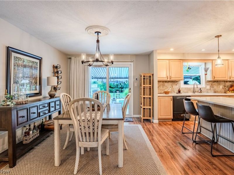 20566 Village Green Drive, Strongsville, OH 44149 Photo 14